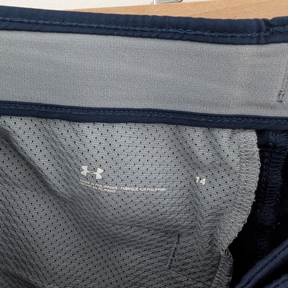 Under Armour Youth's Navy Golf Shorts (Size 14) - Picture 4 of 5